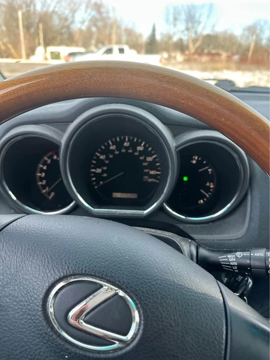 2005 Lexus RX 2nd Gen - Image 9 of 14