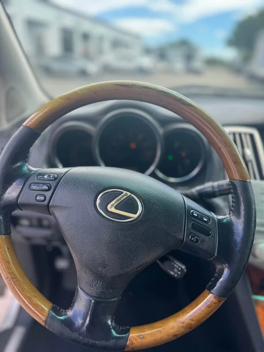 2005 Lexus RX 2nd Gen - Image 11 of 12
