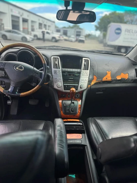 2005 Lexus RX 2nd Gen - Image 9 of 12
