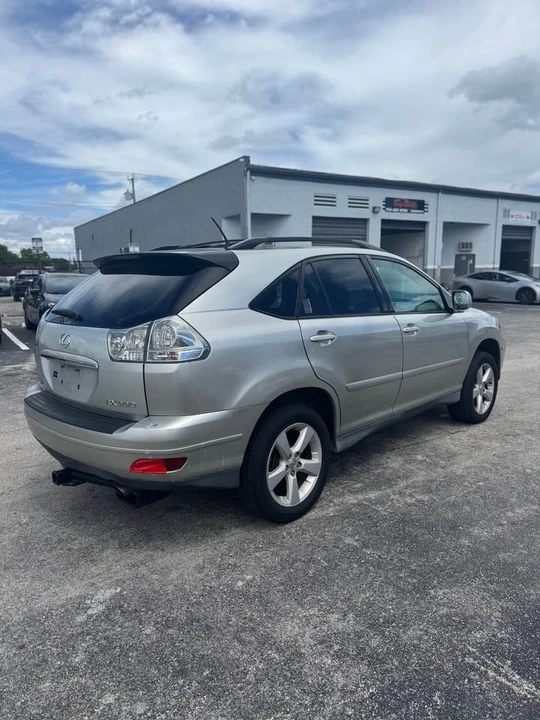2005 Lexus RX 2nd Gen - Image 4 of 12