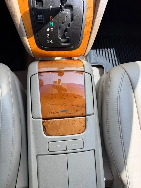 2005 Lexus RX 2nd Gen - Image 16 of 19