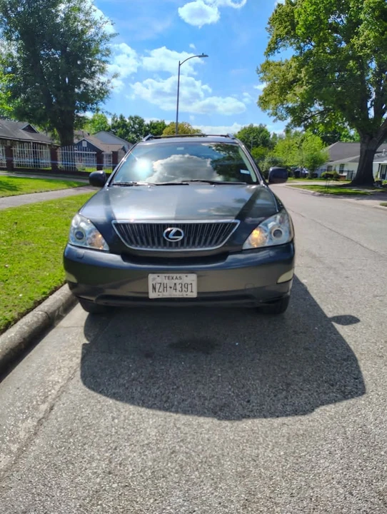2005 Lexus RX 2nd Gen - Image 3 of 10