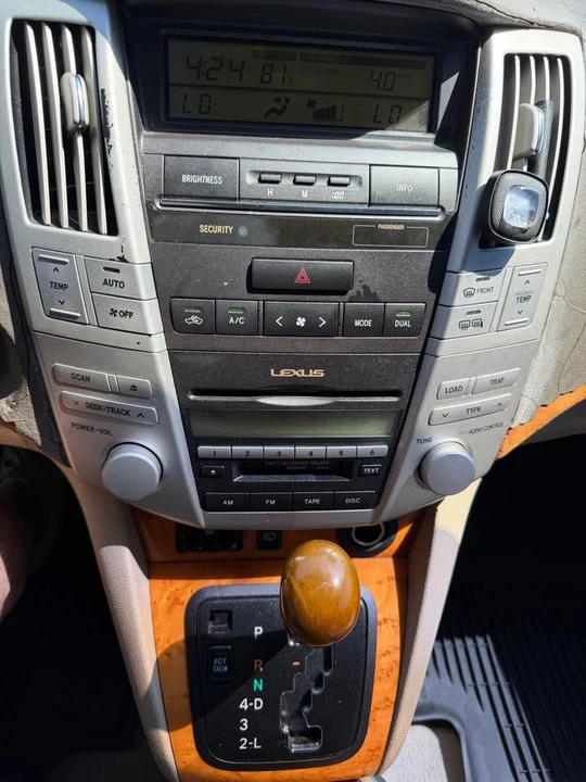 2005 Lexus RX 2nd Gen - Image 15 of 19