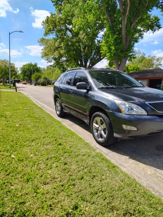 2005 Lexus RX 2nd Gen - Image 4 of 10