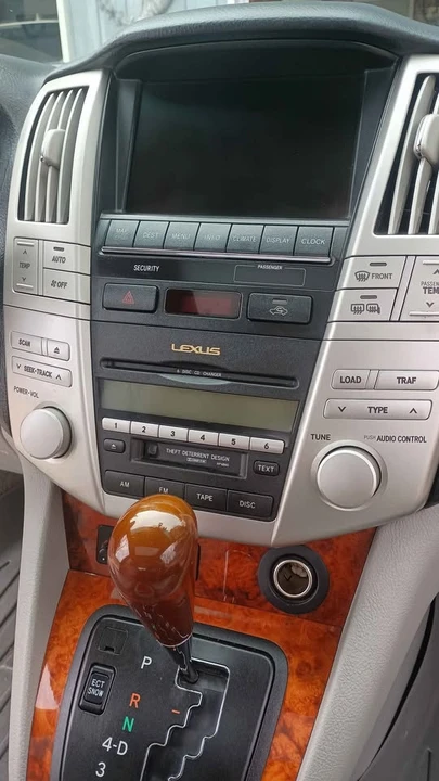 2005 Lexus RX 2nd Gen - Image 7 of 10