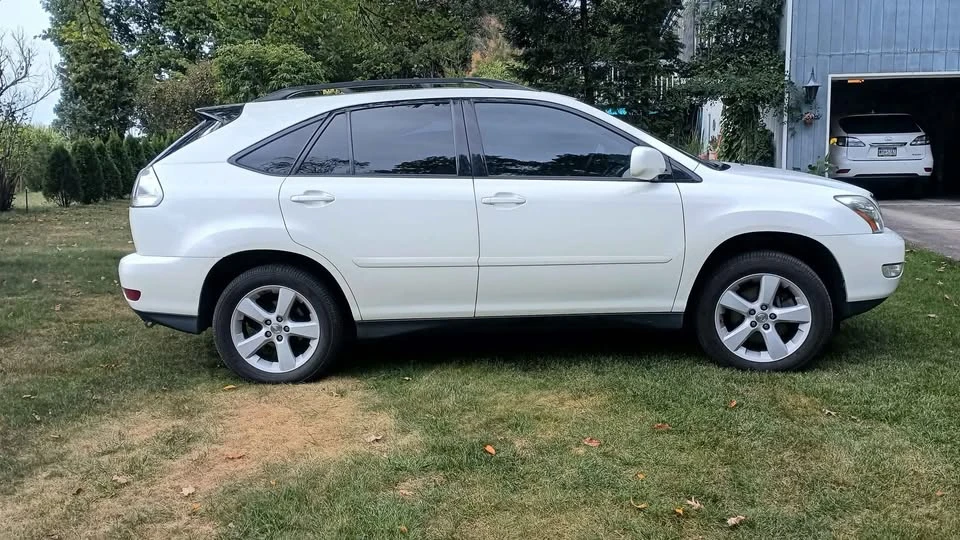 2005 Lexus RX 2nd Gen - Image 2 of 10