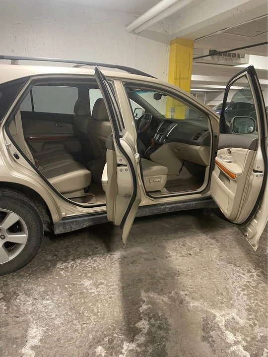 2005 Lexus RX 2nd Gen - Image 3 of 9