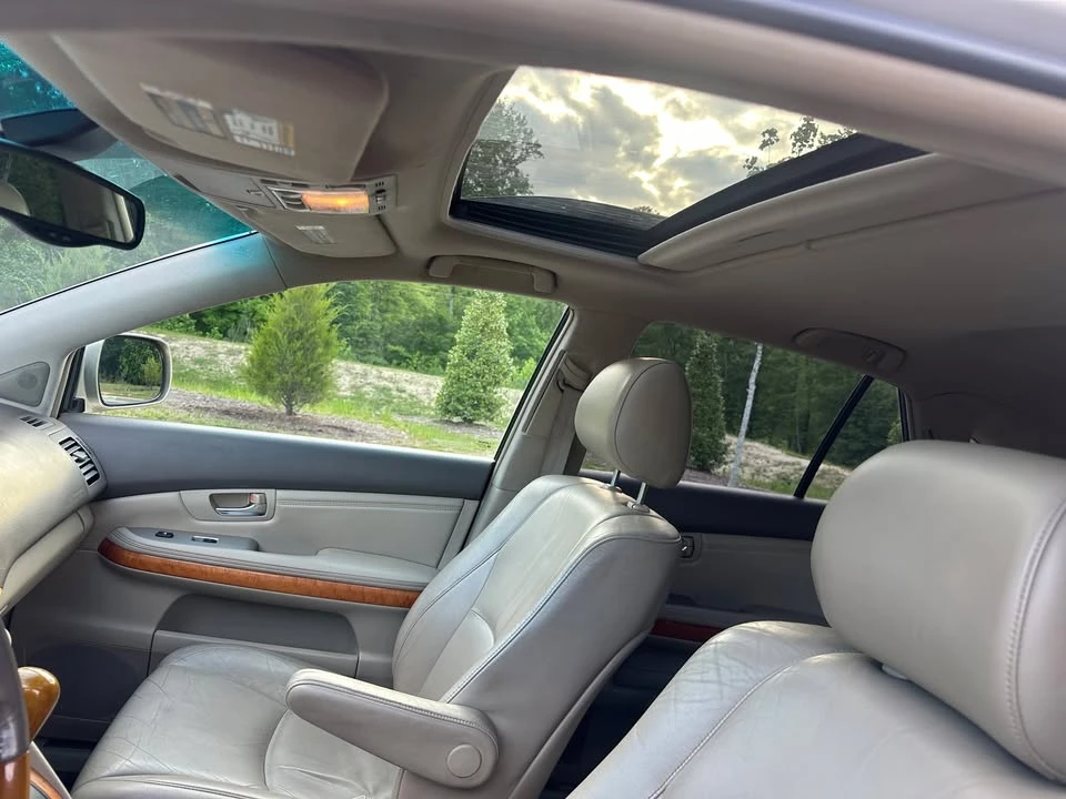 2005 Lexus RX 2nd Gen - Image 5 of 13