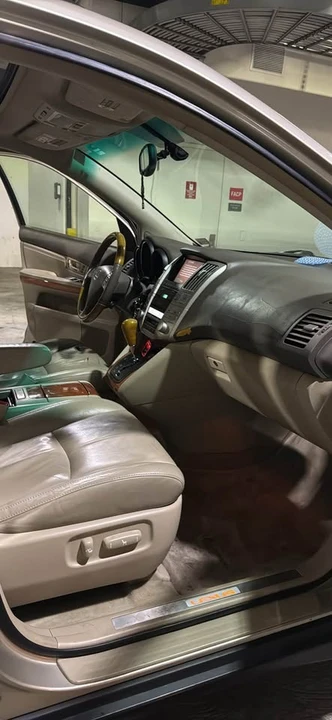 2005 Lexus RX 2nd Gen - Image 6 of 10