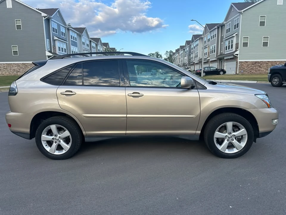 2005 Lexus RX 2nd Gen - Image 12 of 13