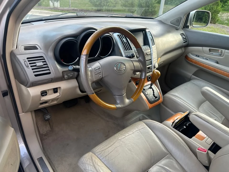2005 Lexus RX 2nd Gen - Image 7 of 13