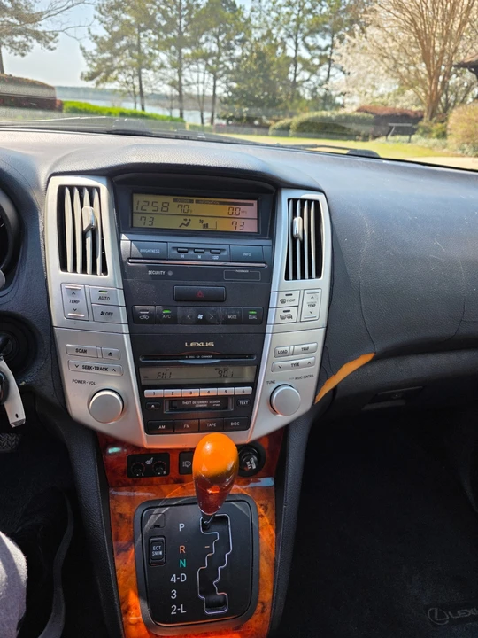 2005 Lexus RX 2nd Gen - Image 14 of 18
