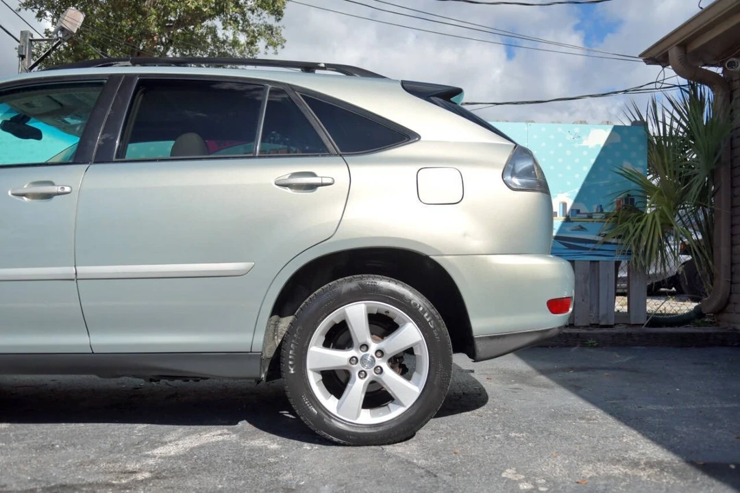2005 Lexus RX 2nd Gen - Image 9 of 12