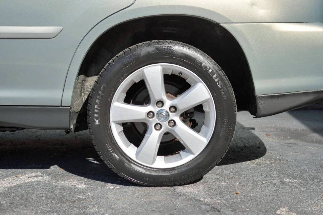 2005 Lexus RX 2nd Gen - Image 10 of 12