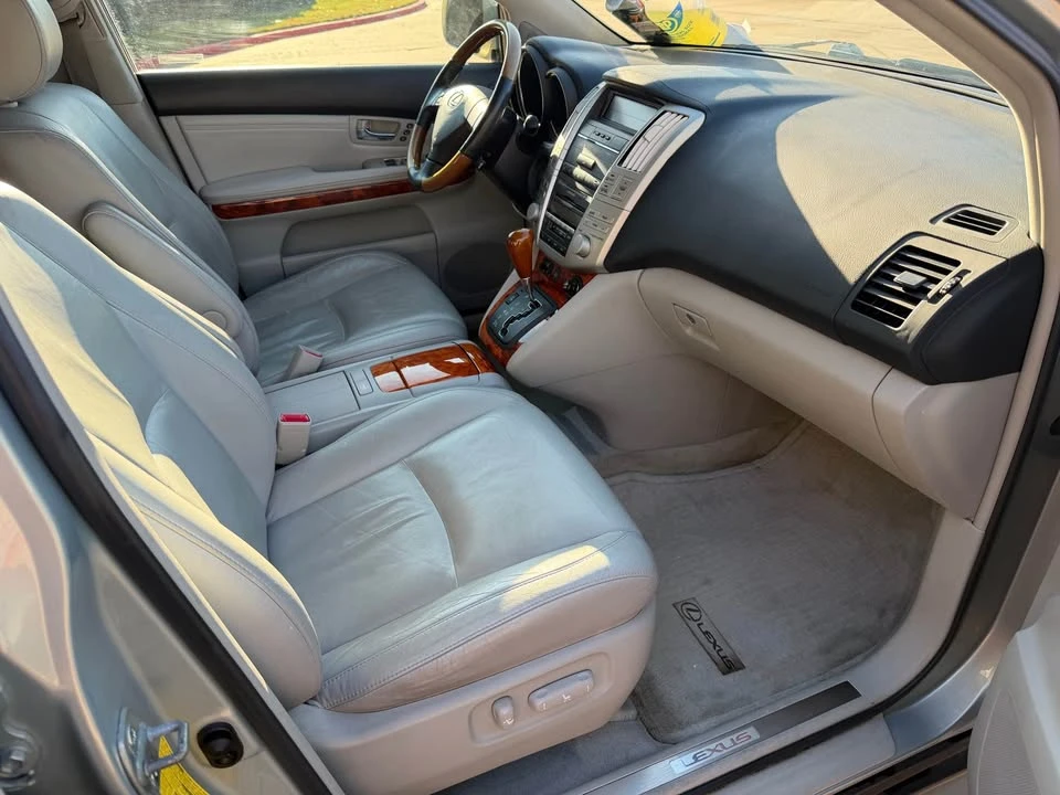2005 Lexus RX 2nd Gen - Image 10 of 15