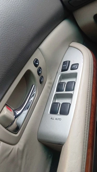 2005 Lexus RX 2nd Gen - Image 9 of 11