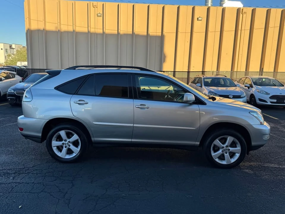 2005 Lexus RX 2nd Gen - Image 2 of 19