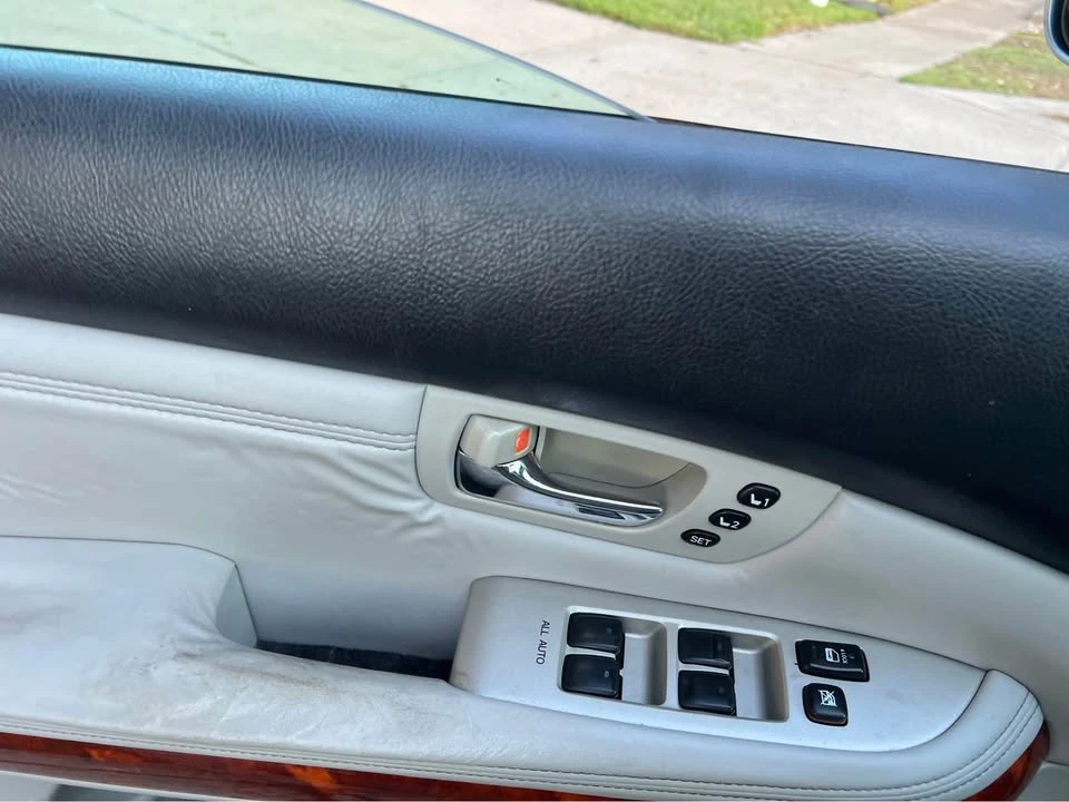 2005 Lexus RX 2nd Gen - Image 7 of 8