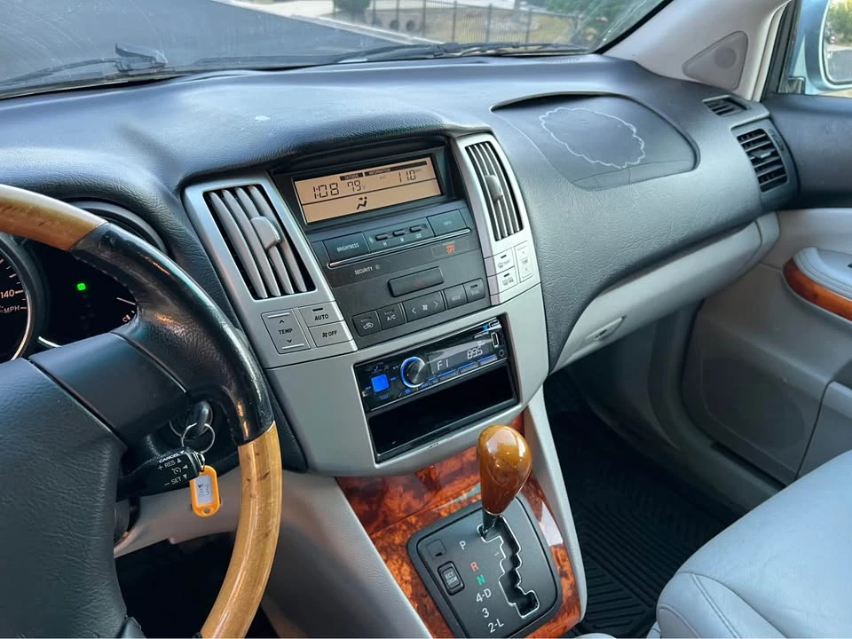 2005 Lexus RX 2nd Gen - Image 6 of 8