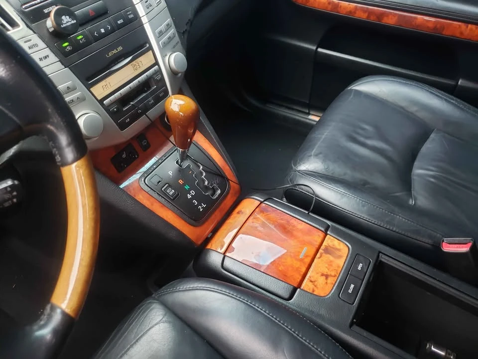 2005 Lexus RX 2nd Gen - Image 7 of 16