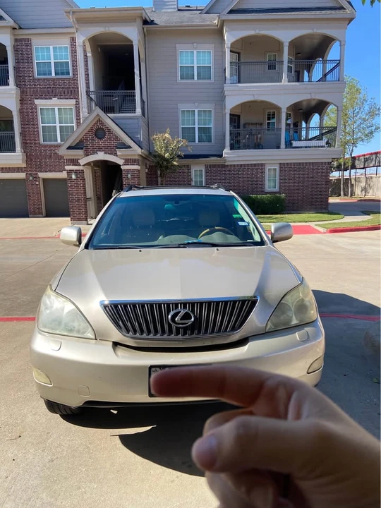 2005 Lexus RX 2nd Gen - Image 3 of 18