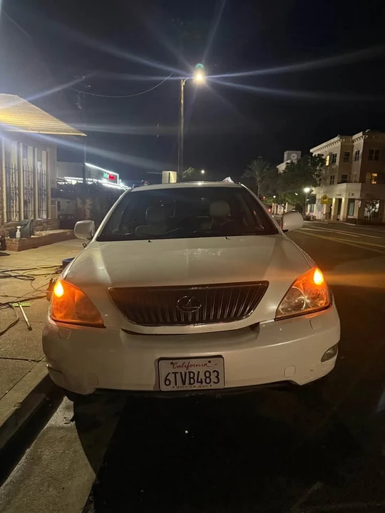 2005 Lexus RX 2nd Gen - Image 2 of 8