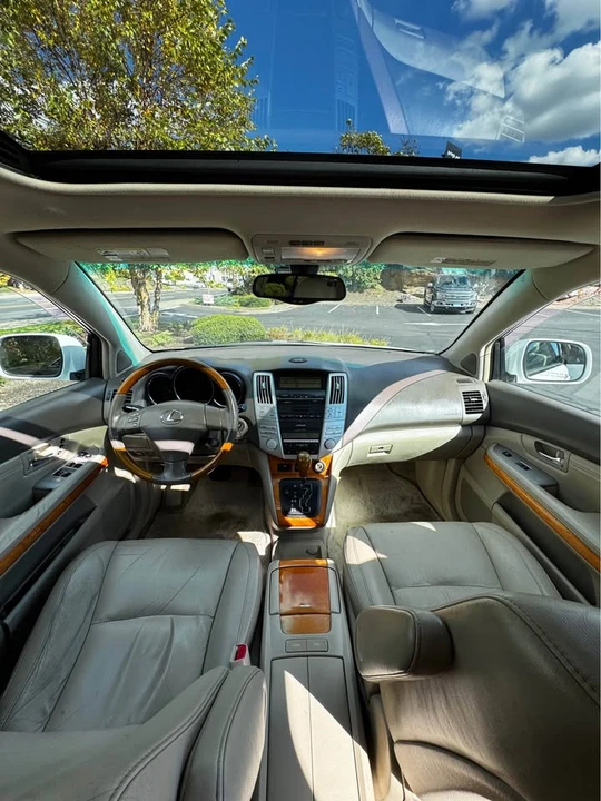 2005 Lexus RX 2nd Gen - Image 12 of 14