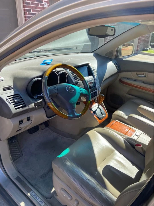 2005 Lexus RX 2nd Gen - Image 16 of 18