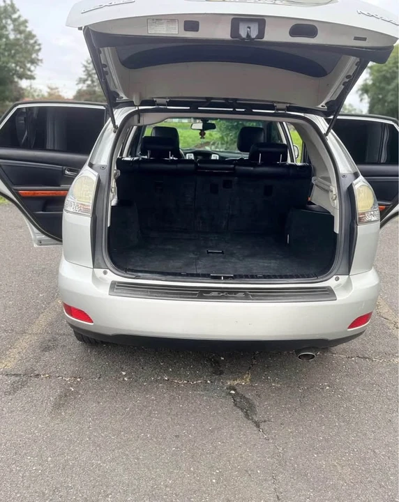 2005 Lexus RX 2nd Gen - Image 10 of 20
