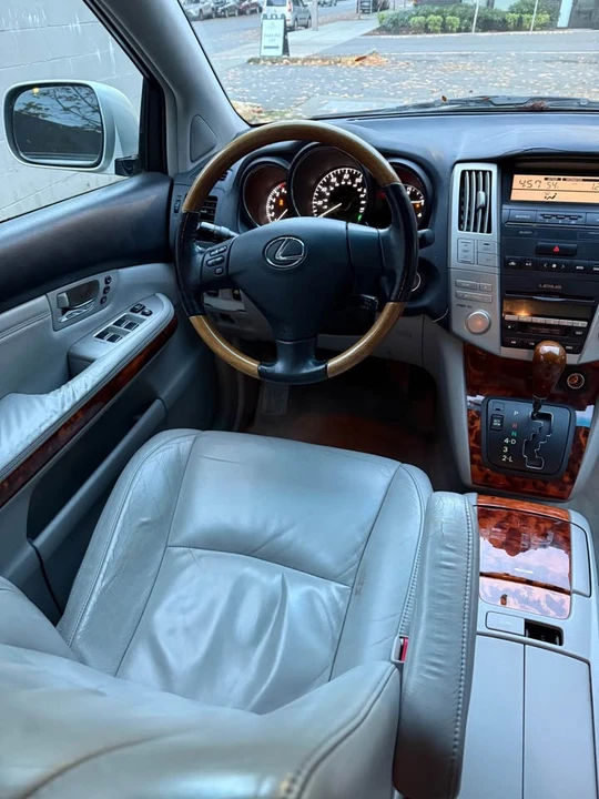 2005 Lexus RX 2nd Gen - Image 7 of 9