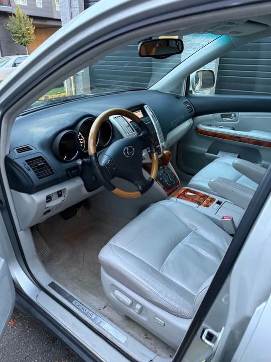 2005 Lexus RX 2nd Gen - Image 5 of 9