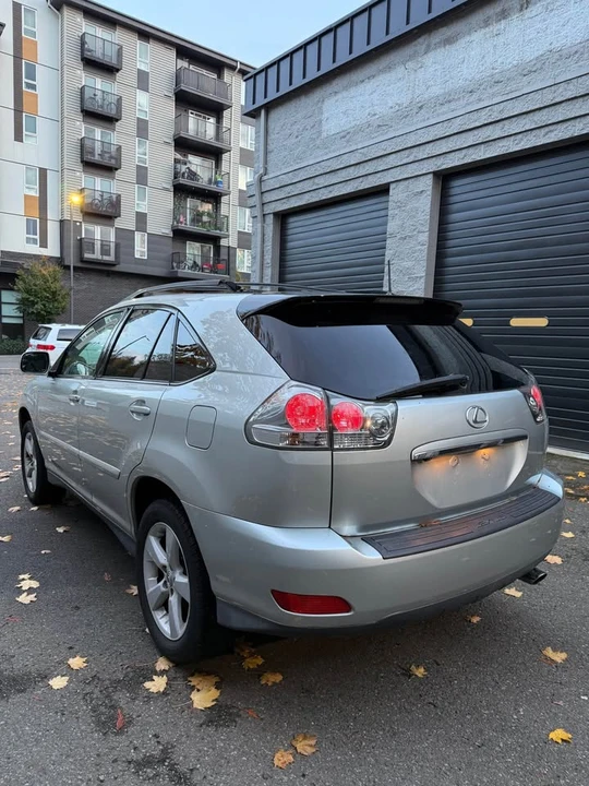 2005 Lexus RX 2nd Gen - Image 3 of 9