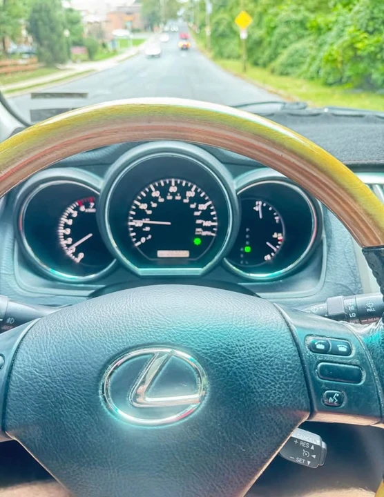 2005 Lexus RX 2nd Gen - Image 14 of 20