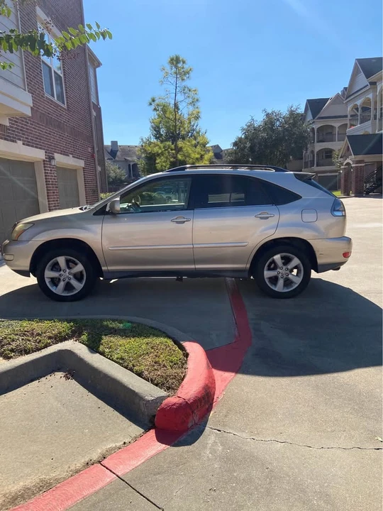 2005 Lexus RX 2nd Gen - Image 5 of 18