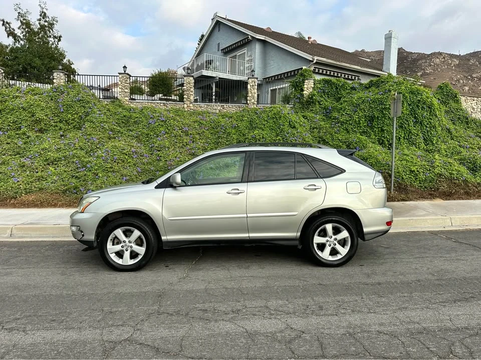 2005 Lexus RX 2nd Gen - Image 2 of 18