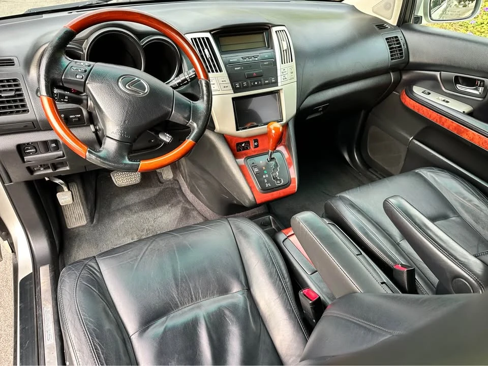 2005 Lexus RX 2nd Gen - Image 13 of 18