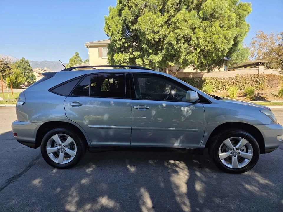 2005 Lexus RX 2nd Gen - Image 2 of 8
