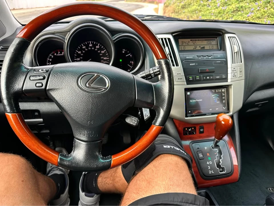 2005 Lexus RX 2nd Gen - Image 10 of 18
