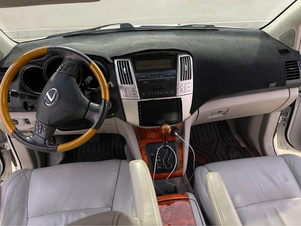 2005 Lexus RX 2nd Gen - Image 8 of 10