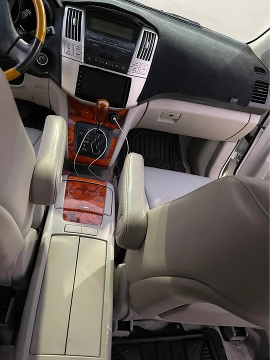 2005 Lexus RX 2nd Gen - Image 7 of 10