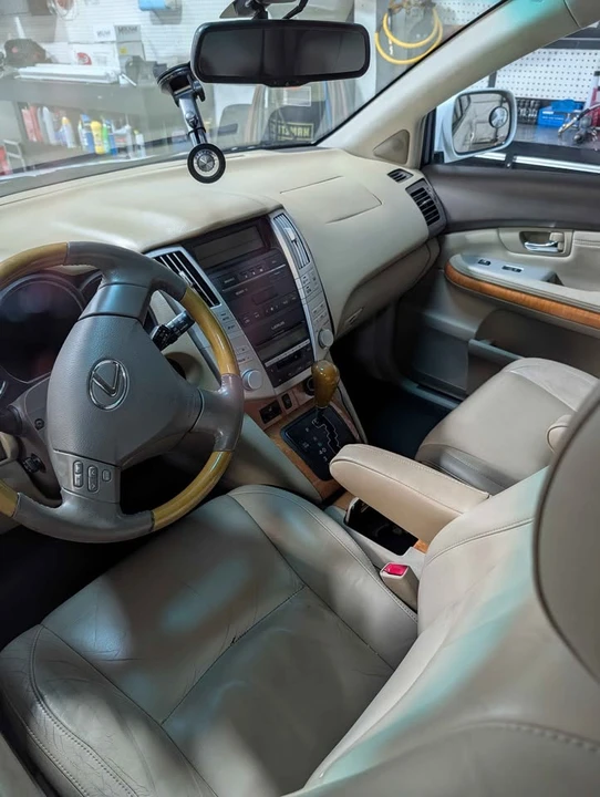 2005 Lexus RX 2nd Gen - Image 6 of 8