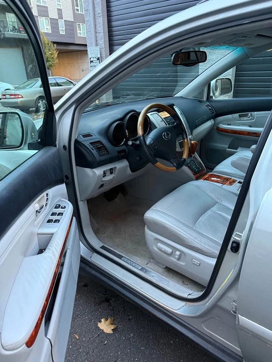 2005 Lexus RX 2nd Gen - Image 6 of 9