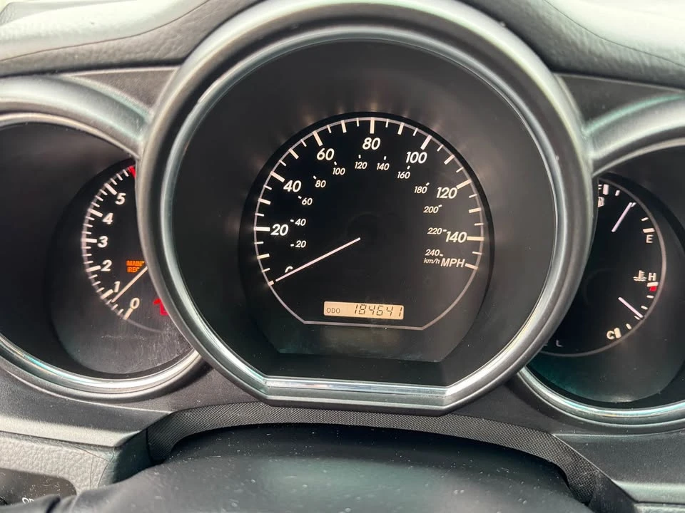 2005 Lexus RX 2nd Gen - Image 12 of 20