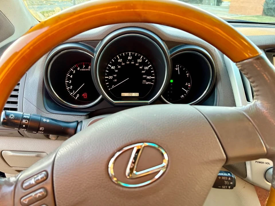 2005 Lexus RX 2nd Gen - Image 9 of 9