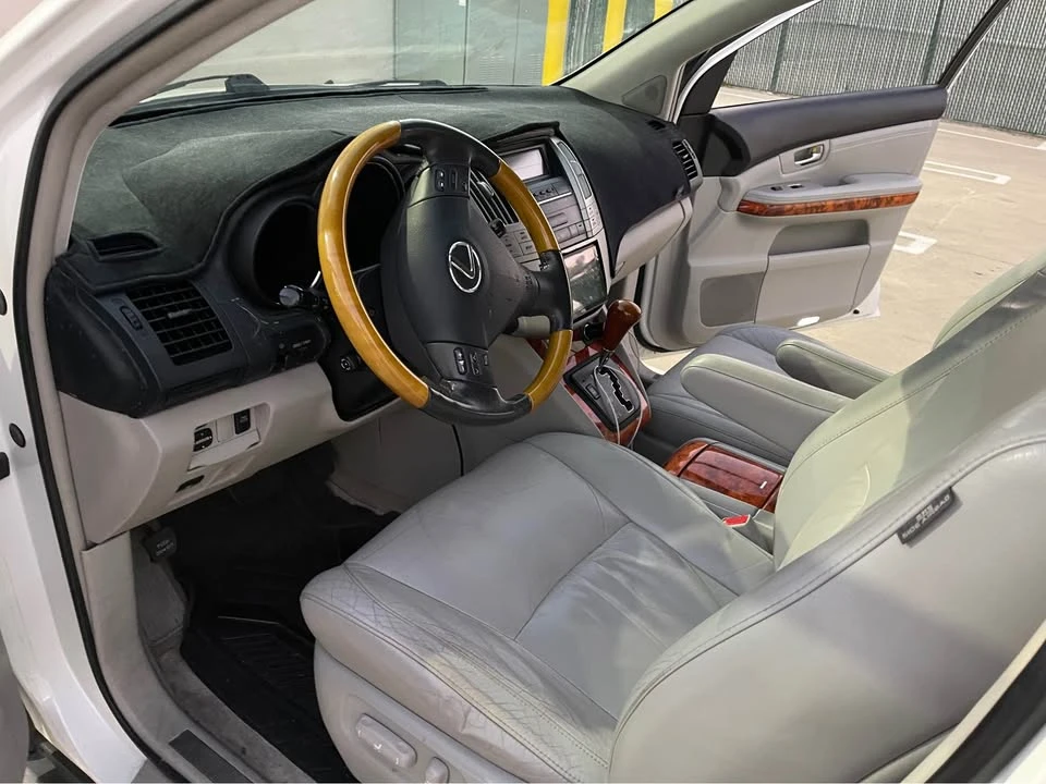 2005 Lexus RX 2nd Gen - Image 6 of 10
