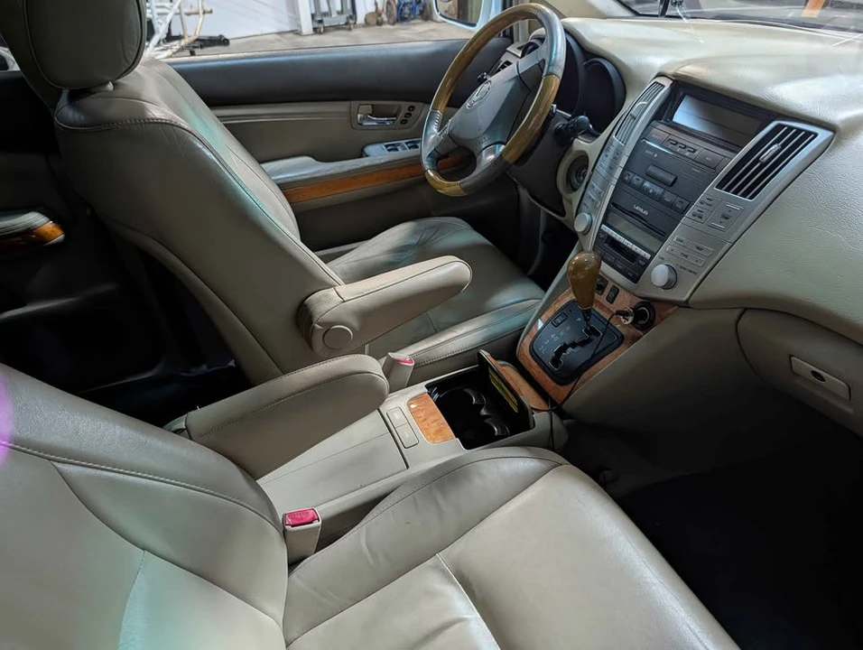 2005 Lexus RX 2nd Gen - Image 5 of 8