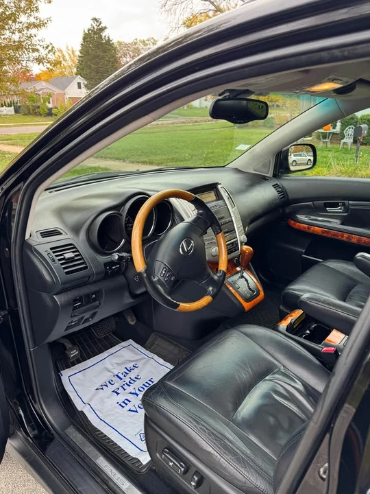 2005 Lexus RX 2nd Gen - Image 6 of 9