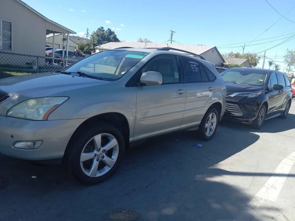 2005 Lexus RX 2nd Gen - Image 4 of 6