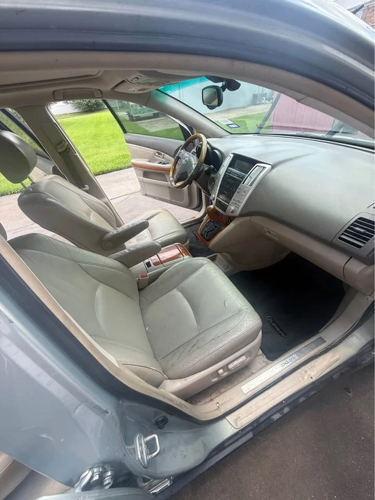 2005 Lexus RX 2nd Gen - Image 2 of 9