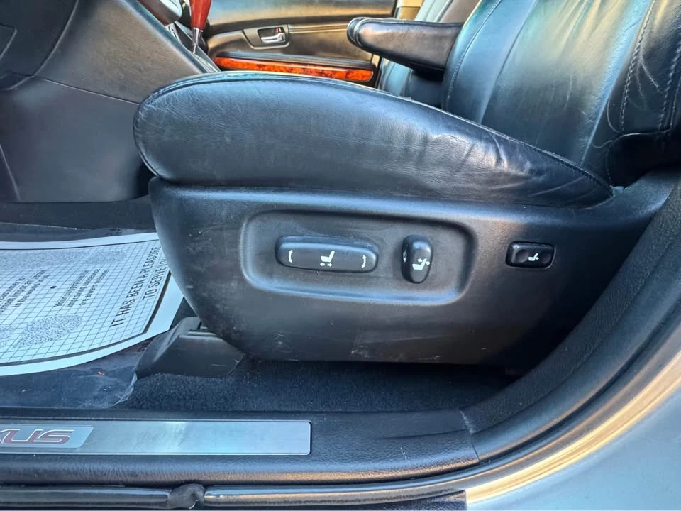 2005 Lexus RX 2nd Gen - Image 10 of 19